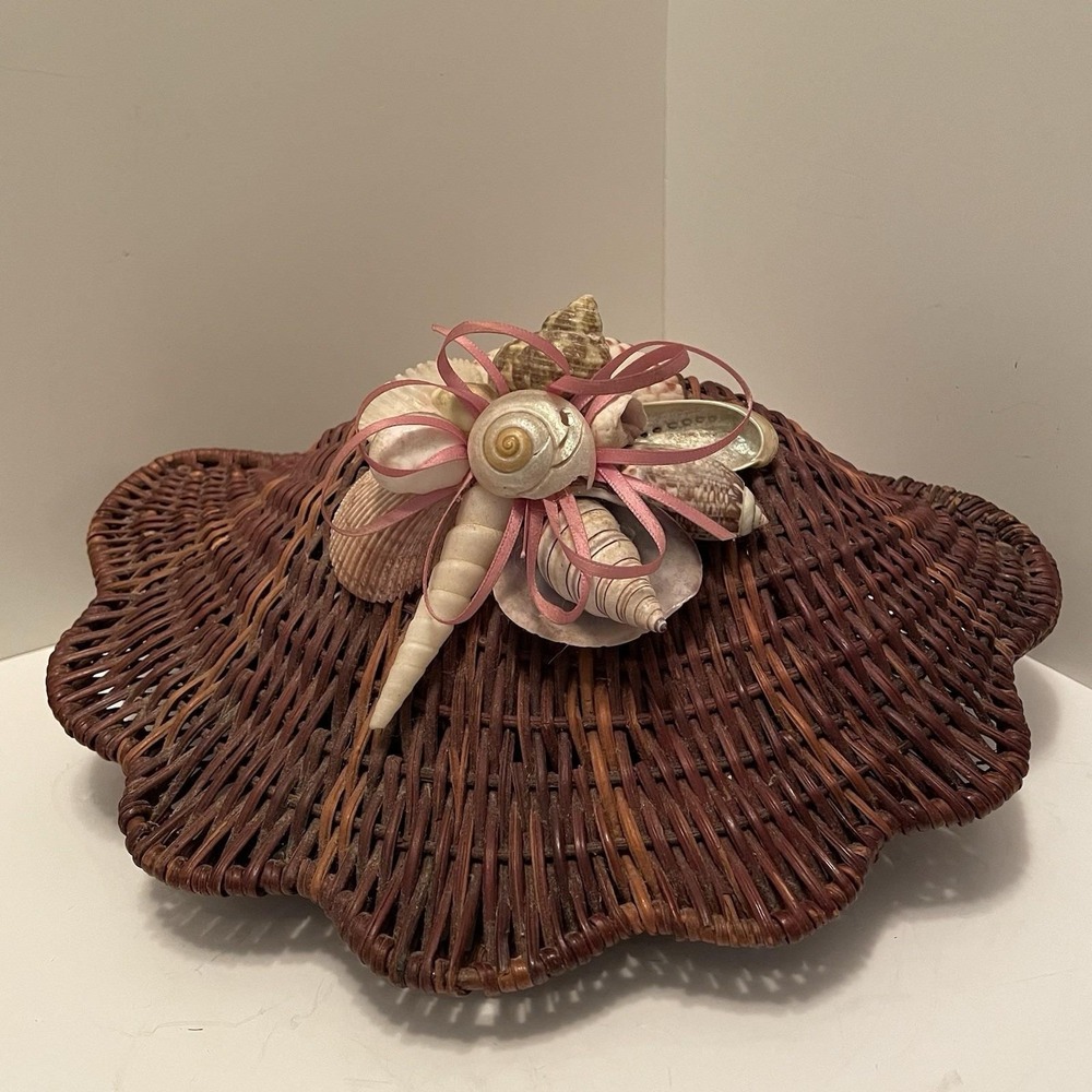 Vintage 1970s Wicker Clamshell Basket with Real Seashells Hinged Coastal Boho